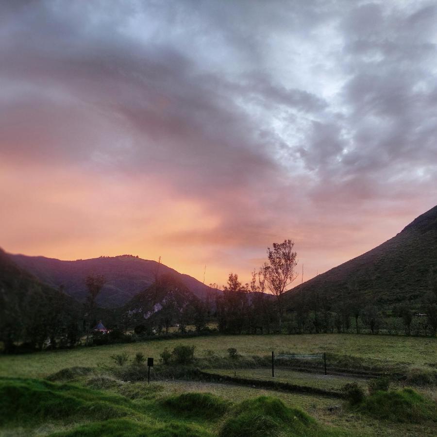 مبيت وإفطار كويتو El Castillo Del Lobo Pululahua المظهر الخارجي الصورة